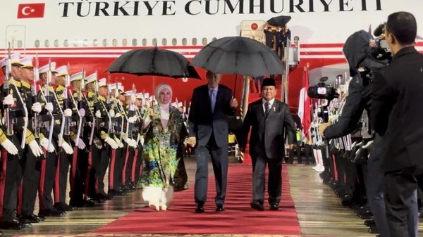 Prabowo Sambut Erdogan di Halim, Simbol Kedekatan Diplomatik